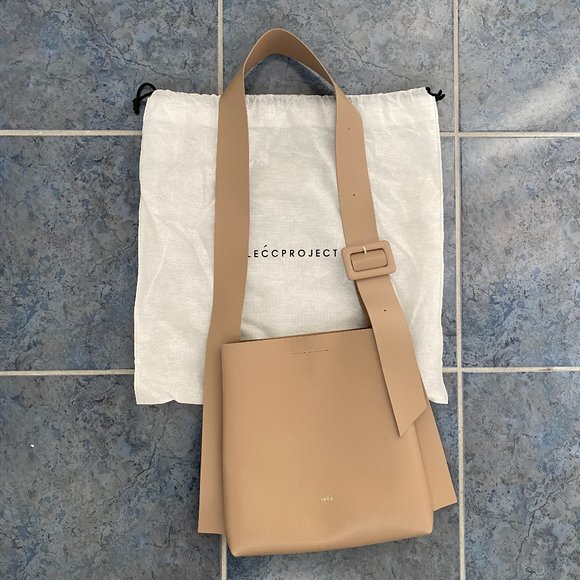 COPY - Lecc Project ARC Small Bucket bag - Picture 1 of 7